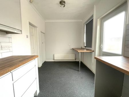 2 bedroom terraced house to rent - Photo 4