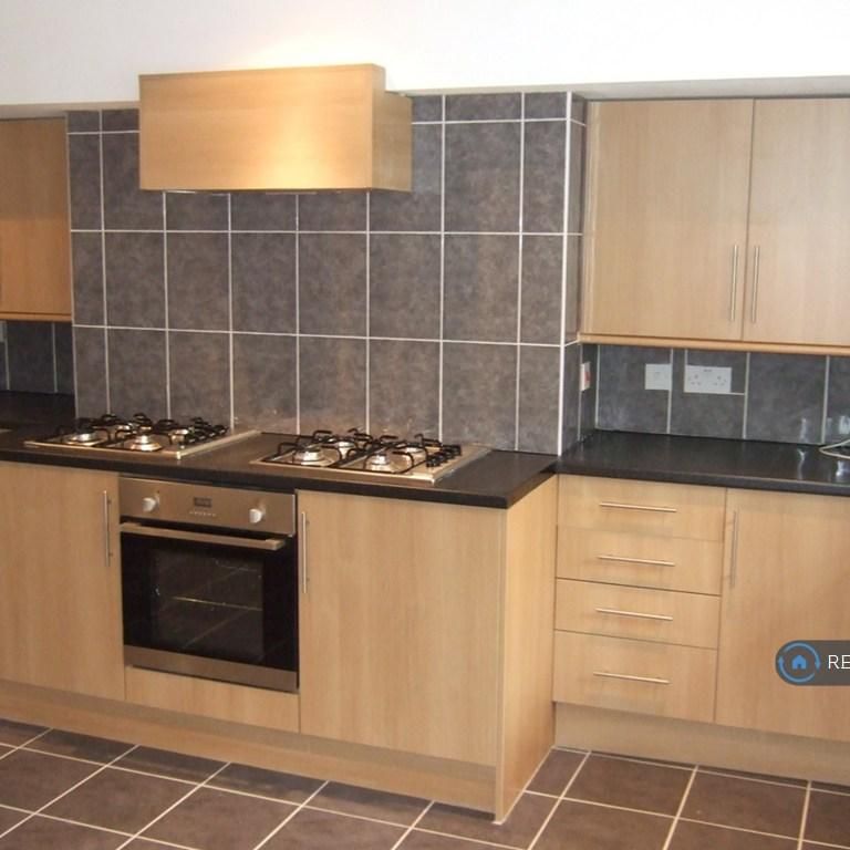 1 bedroom in a house share to rent - Photo 1