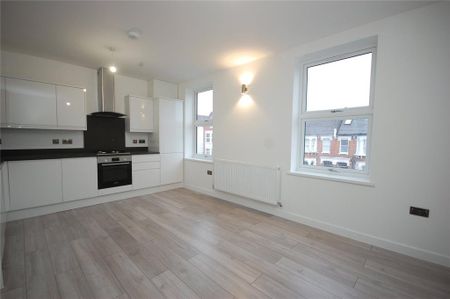 2 bedroom maisonette to rent - Photo 4