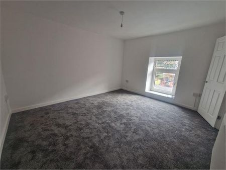 2 bedroom end of terrace house to rent - Photo 3
