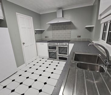 1 bedroom in a house share to rent - Photo 2