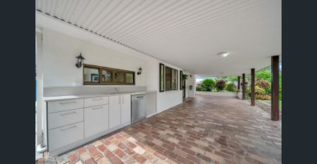 Large rear patio with amazing garden surrounds - Photo 5