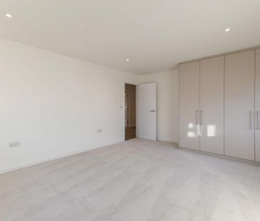 3 bedroom flat to rent - Photo 6