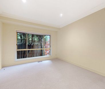 Contemporary Comfort and Prime Position in the Heart of Essendon - Photo 5