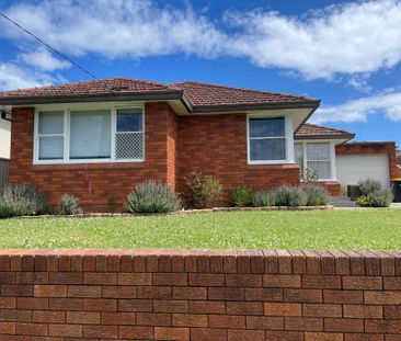 Charming Three-Bedroom Home in a Prime Location - Photo 6