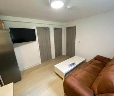 3 bedroom flat to rent - Photo 3