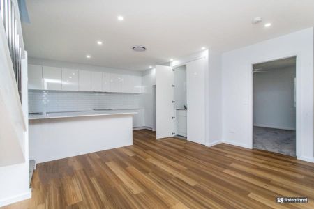 Modern Townhouse Living in a Prime Location - Photo 3