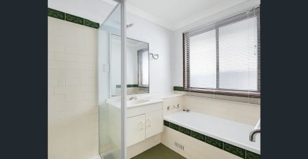 Charming 4 bedroom home! - Photo 3