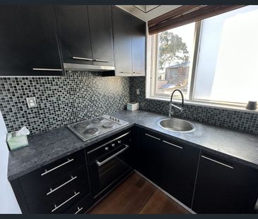 PERFECTLY LOCATED! - Photo 3