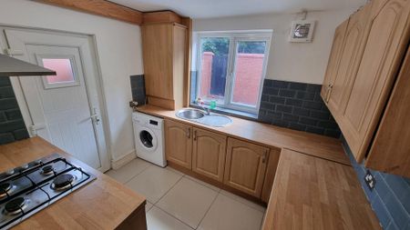 3 bedroom terraced house to rent - Photo 4
