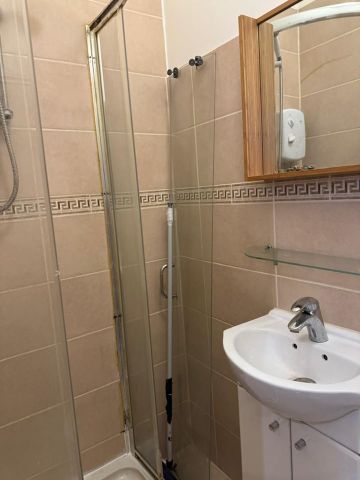 Bedsit, Sandringham Road, E8 - Photo 4