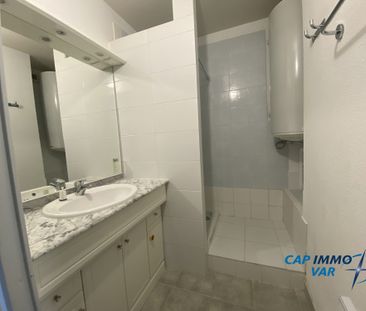 Location Appartement 2 pièces 27m² SANARY SUR MER 83110 - Photo 6