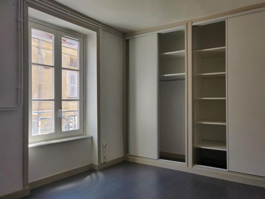 Appartement T3 à louer à Roanne - Place du marché - Photo 1