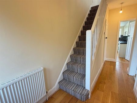 3 bedroom semi-detached house to rent - Photo 3