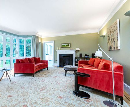 A most handsome, detached family home situated on a large plot with a wonderful large garden. - Photo 3