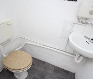 3 bedroom end of terrace house to rent - Photo 1