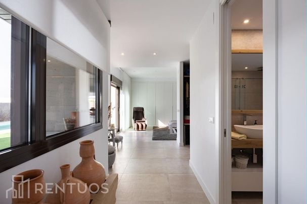 4 bedroom luxury Villa for rent in Majadahonda, Autonomous Region of Madrid - Photo 1