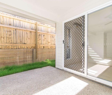 Modern Duplex for Rent - Stylish Living in a Prime Location - Photo 1