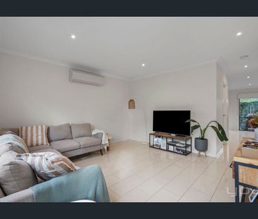 Modern 3 Bedroom Townhouse in the Heart of Pimpama - Photo 2