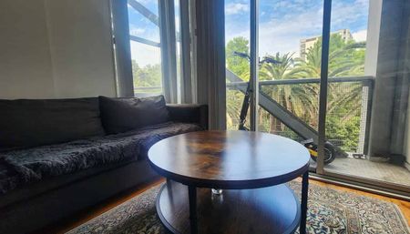 Central Auckland 1BR Gem with Balcony - Photo 3