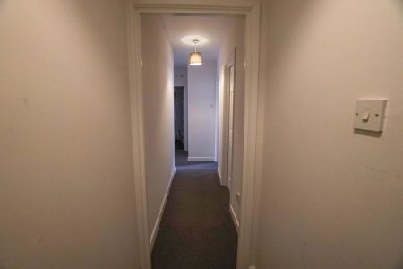 To Rent Holdenhurst Road, Lansdowne, Bournemouth, BH8 £1,350 pcm Tenancy Info - Photo 3
