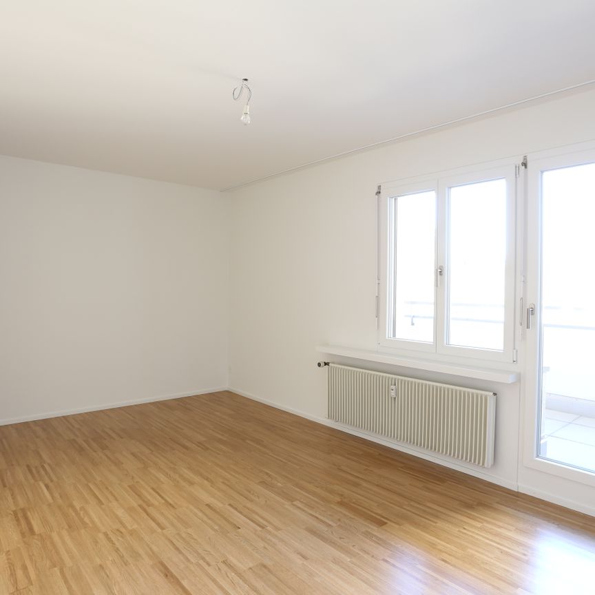 Renovierte Dachwohnung im beliebten Bachlettenquartier - Photo 1