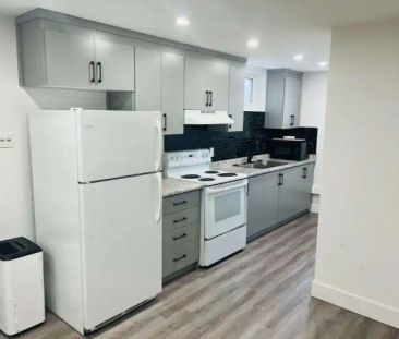 1051 Main St E, Hamilton, ON L8M 1N5 | 1051 Main St E, Hamilton - Photo 1