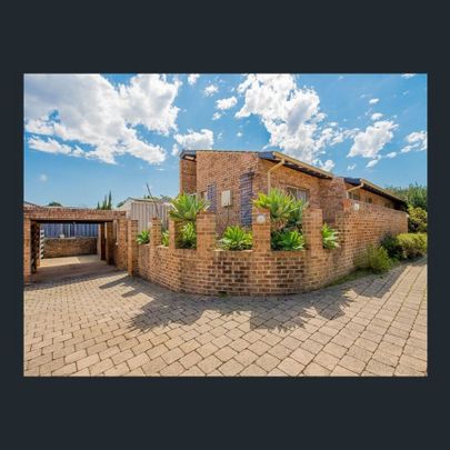 Spacious Villa in Prime Location - Photo 1