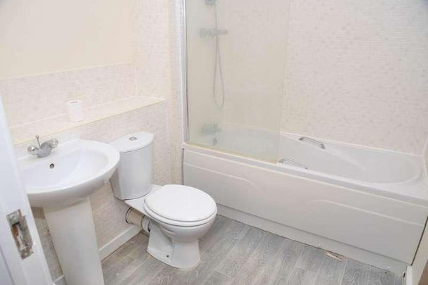 Defence Close, West Thamesmead, SE28 - Photo 1