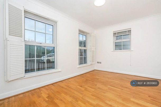 4 bedroom semi-detached house to rent - Photo 1