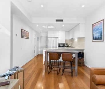 TOP FLOOR WITH VIEWS TO CITY - 1 BEDROOM + STUDY - Photo 2