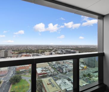 Fully-Furnished top floor apartment with stunning views - Photo 6