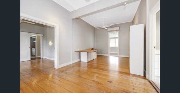 Your West End Retreat - Stunning 5-Bedroom Home with Pool - Photo 1