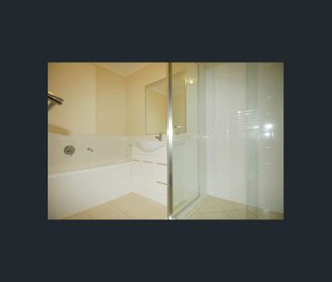 This lovely 4 bedroom home is VERY SPACIOUS & ROOMY, modern & in a ... - Photo 6