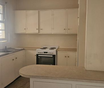 Stunning 2-Bedroom Apartment in Kingsgrove - Photo 4