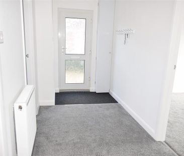 2 bedroom semi-detached bungalow to rent - Photo 4