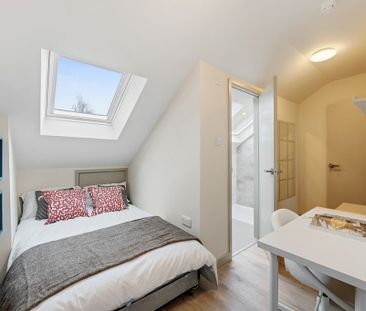 Room in a Shared House, London Road, SM4 - Photo 3