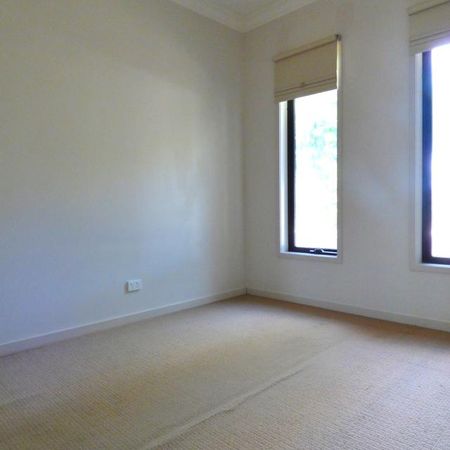 Large scale unit in prime location - Photo 2