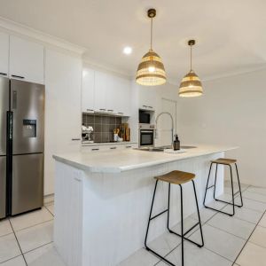 Spacious family living in sought-after Redlynch location - Photo 2