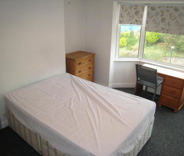 4 bedroom terraced house to rent - Photo 4