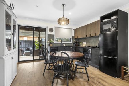 Stunning Renovated cottage - Photo 2