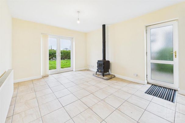 3 bedroom detached bungalow to rent - Photo 1