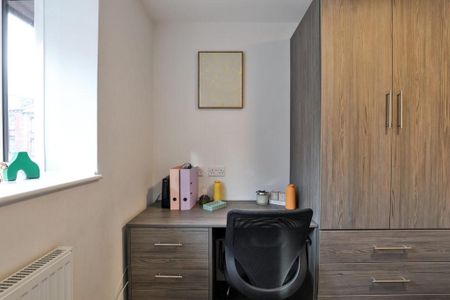 4 bedroom flat to rent - Photo 5