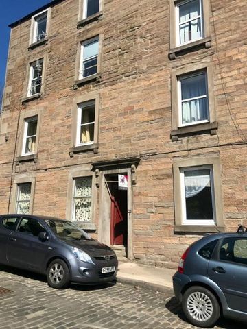 3 bedroom flat to rent - Photo 4