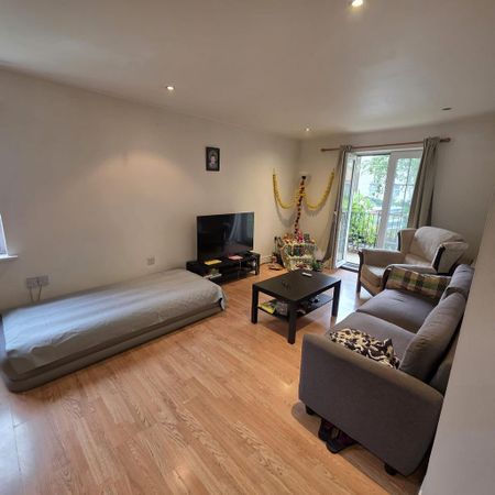 2 bedroom flat to rent - Photo 3