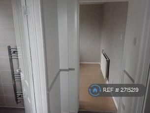2 bedroom semi-detached house to rent - Photo 2