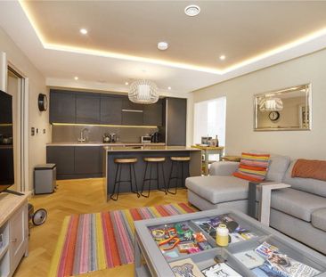 Stylish 2 bedroom part furnished apartment located in the Hudson Qu... - Photo 1