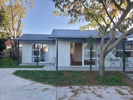 Modern & tidy 3 bedroom - Photo 2