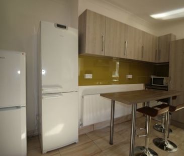 6 bed Semi-Detached House for Rent - Photo 6