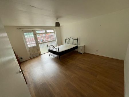 5 bedroom terraced house to rent - Photo 4